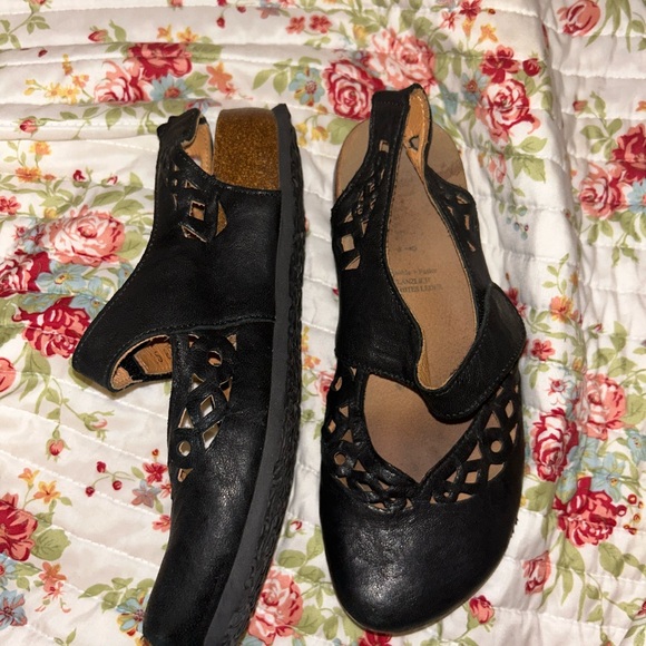 Think! Leather Mary Jane Slip On’s - Picture 2 of 10